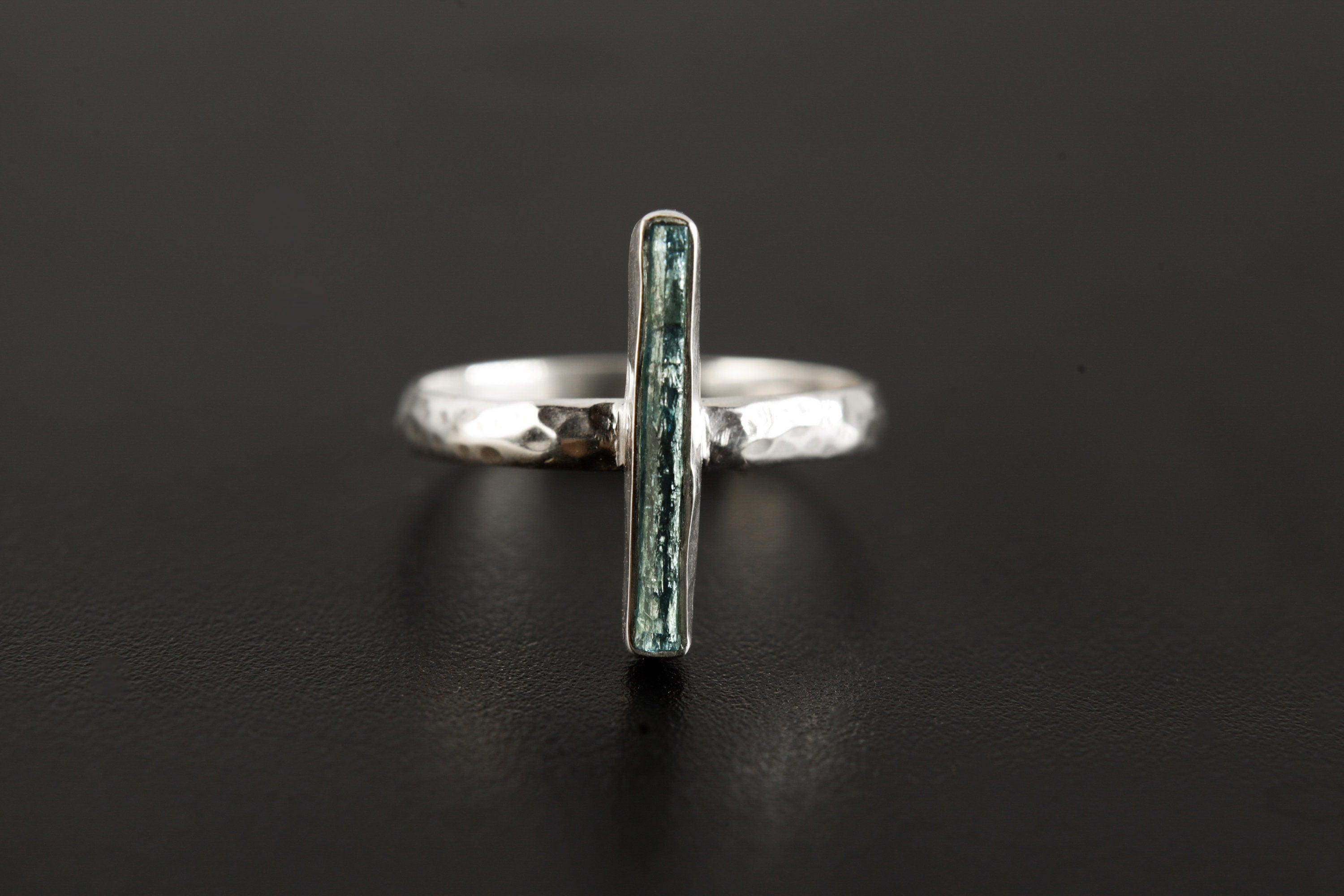 Blue Kyanite Ring 925 Sterling Silver Hammered Band Throat Third Eye Chakra Taurus Libra Aries Jewelry Gift Size 9