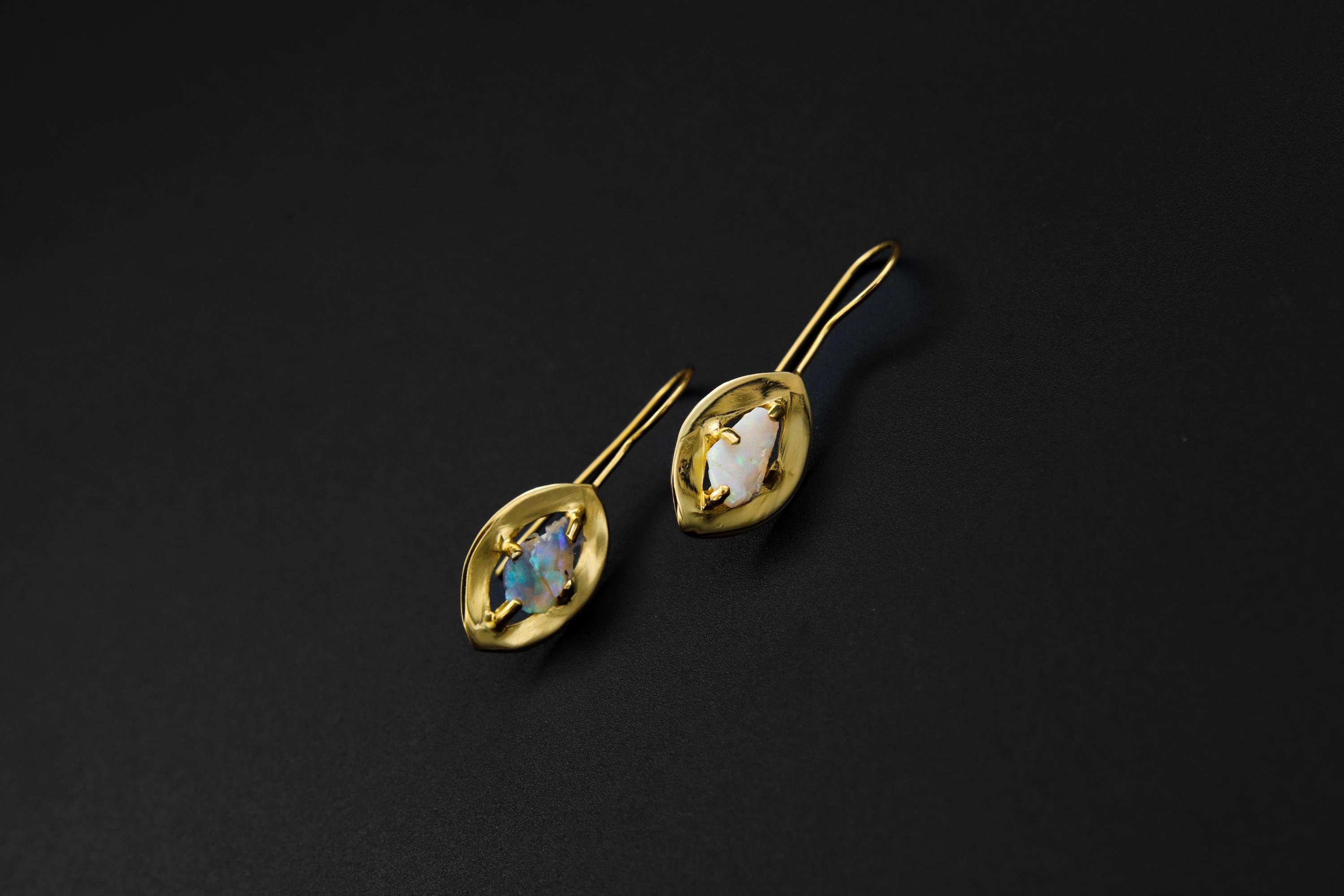 White Lightning Ridge Opal halo earrings in gold-plated 925 sterling silver with 8-claw settings and luminous Opal chips.