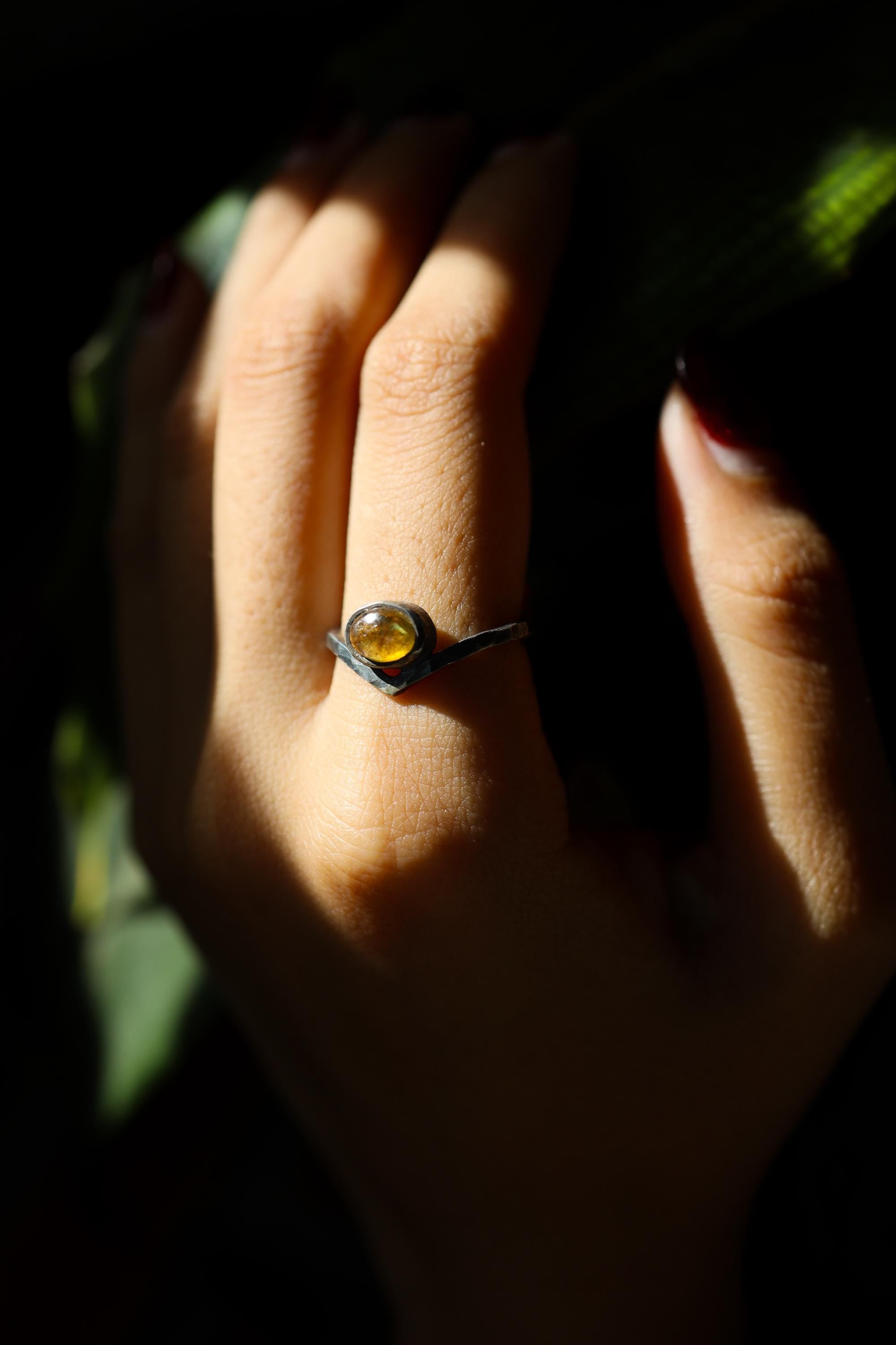 Golden Rainbow Labradorite Ring 925 Sterling Silver Oval Gemstone Slim Band Leo Scorpio Sagittarius Jewelry