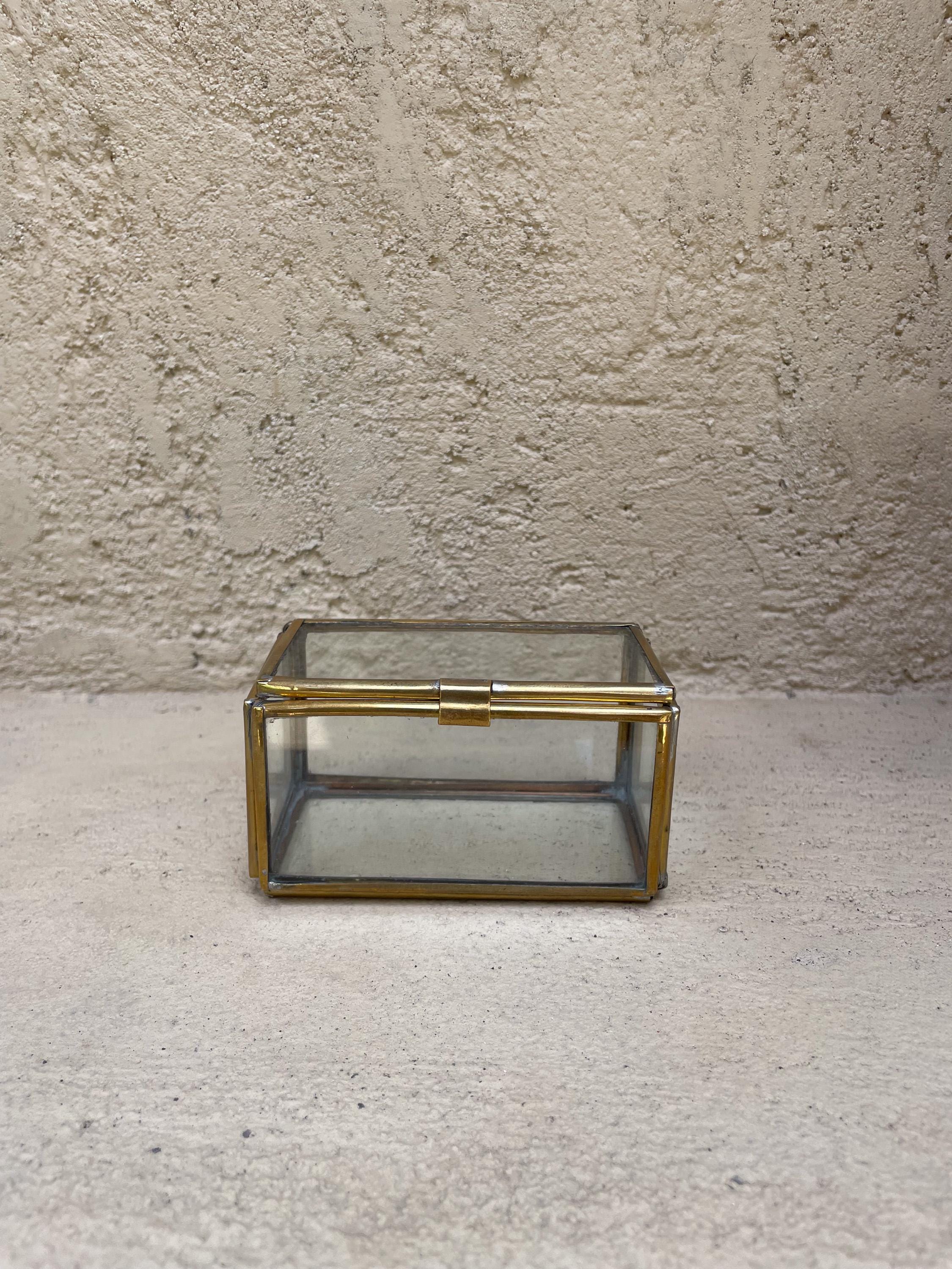 Handcrafted Elegance: Large Rectangular Premium Gem Display Box with Gold-Toned Brass Finish - Perfect for Jewelry & Gem Presentation