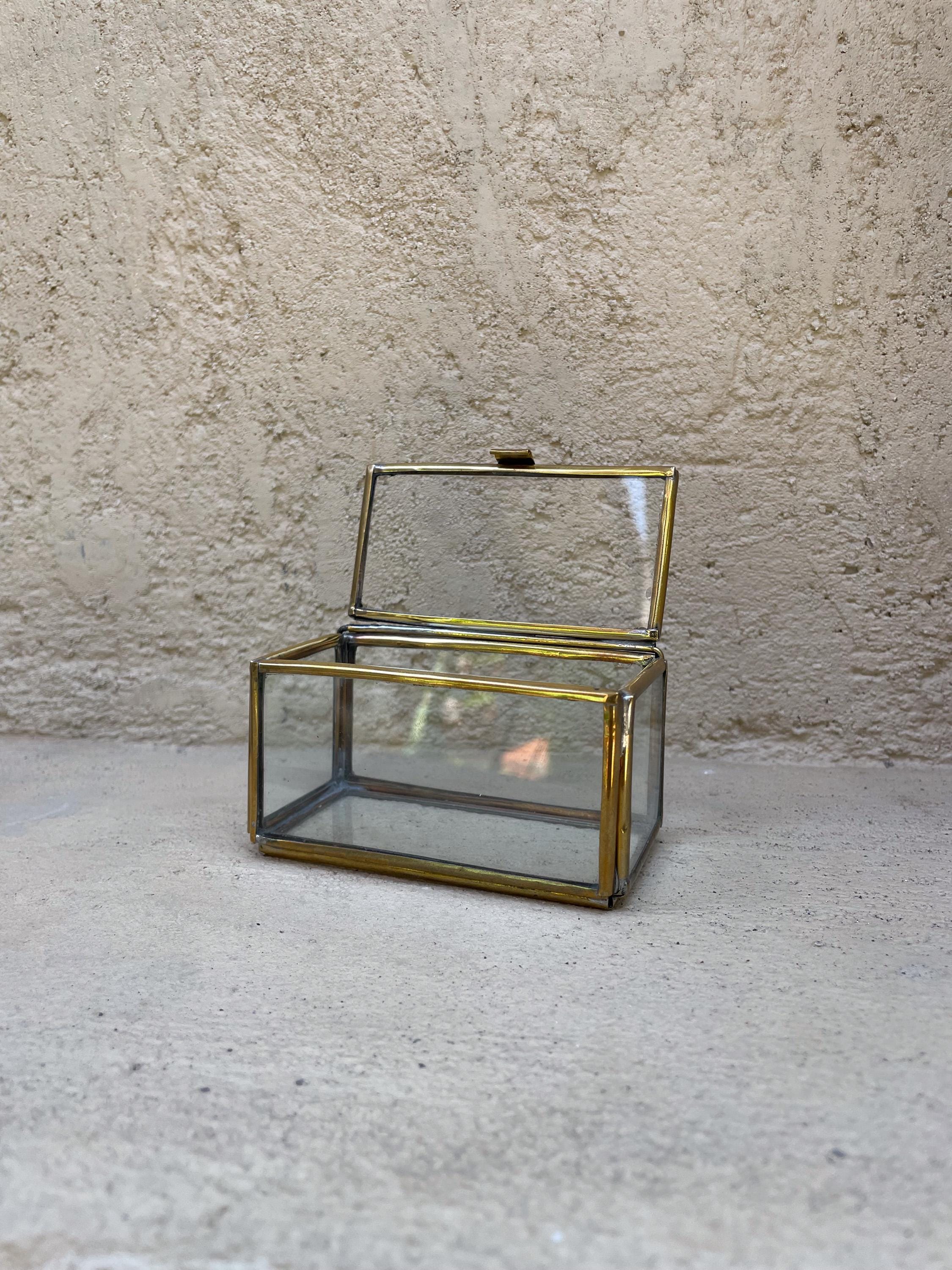 Handcrafted Elegance: Large Rectangular Premium Gem Display Box with Gold-Toned Brass Finish - Perfect for Jewelry & Gem Presentation