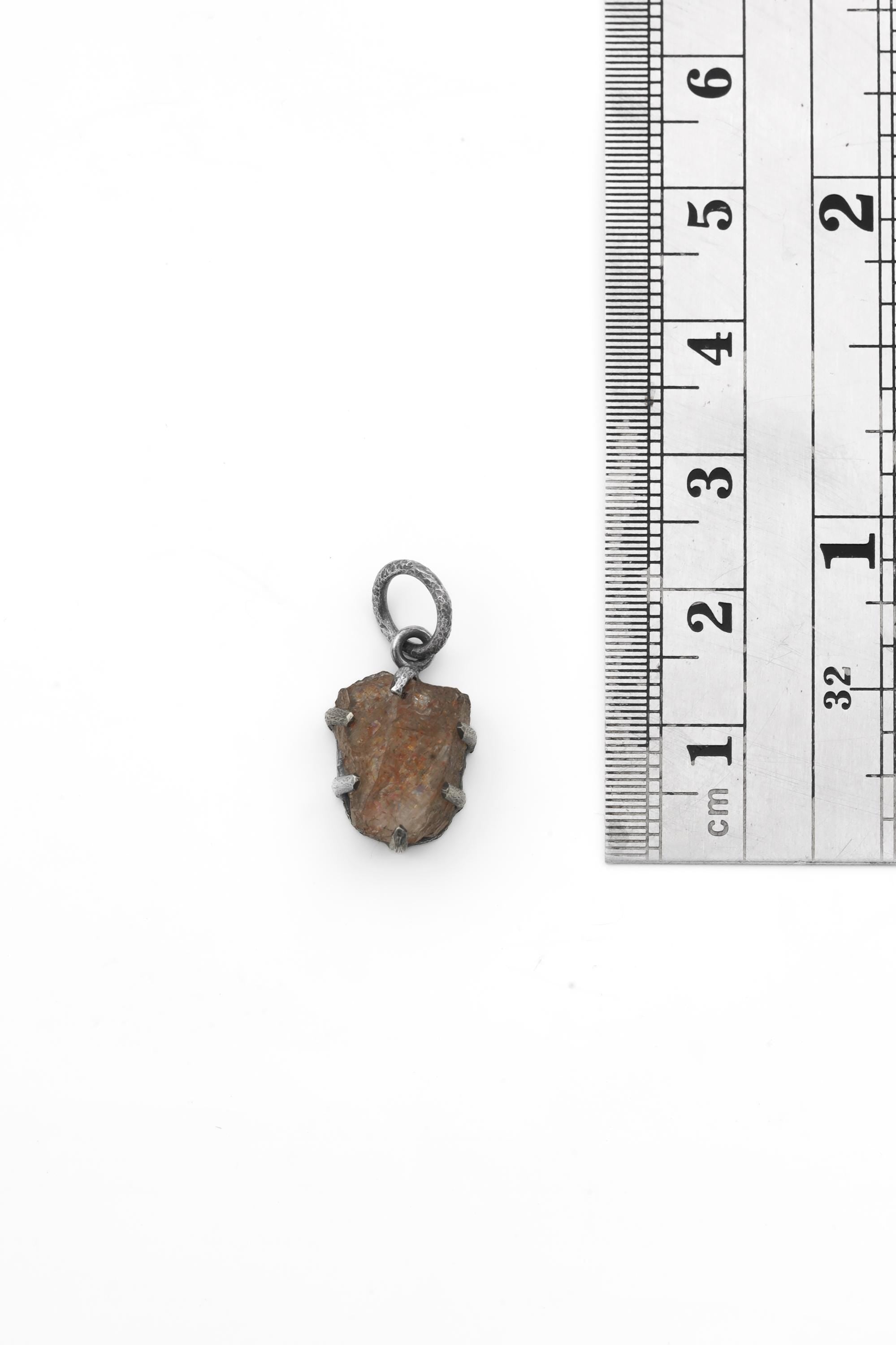 Facet Grad Raw Sunstone Pendant 925 Sterling Silver, Specimen Chunk, Hammer Textured, Oxidized, Claw Setting, Healing Jewelry Gift