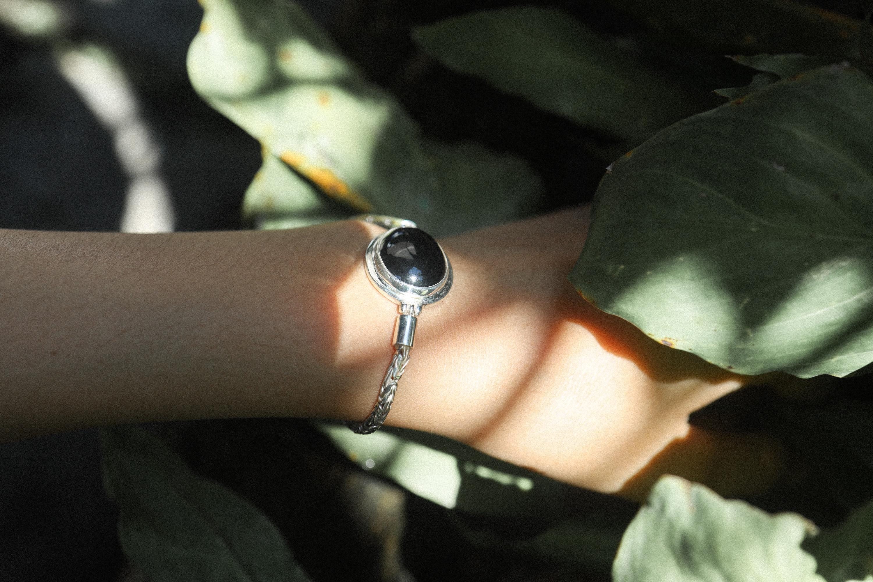 Black Onyx Cabochon Bracelet Sterling Silver, Byzantine Chain, 925 Silver, Oval Gemstone, Adjustable 18–21cm, Chakra Healing Jewelry Gift