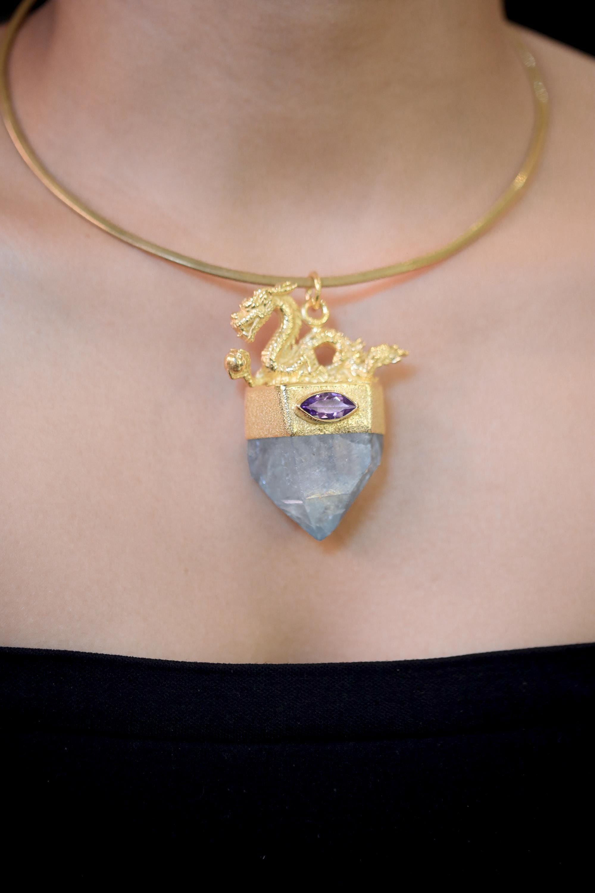 Model shot under daylight showing harmonious contrast of Amethyst’s violet and Aqua Aura’s blue tones.