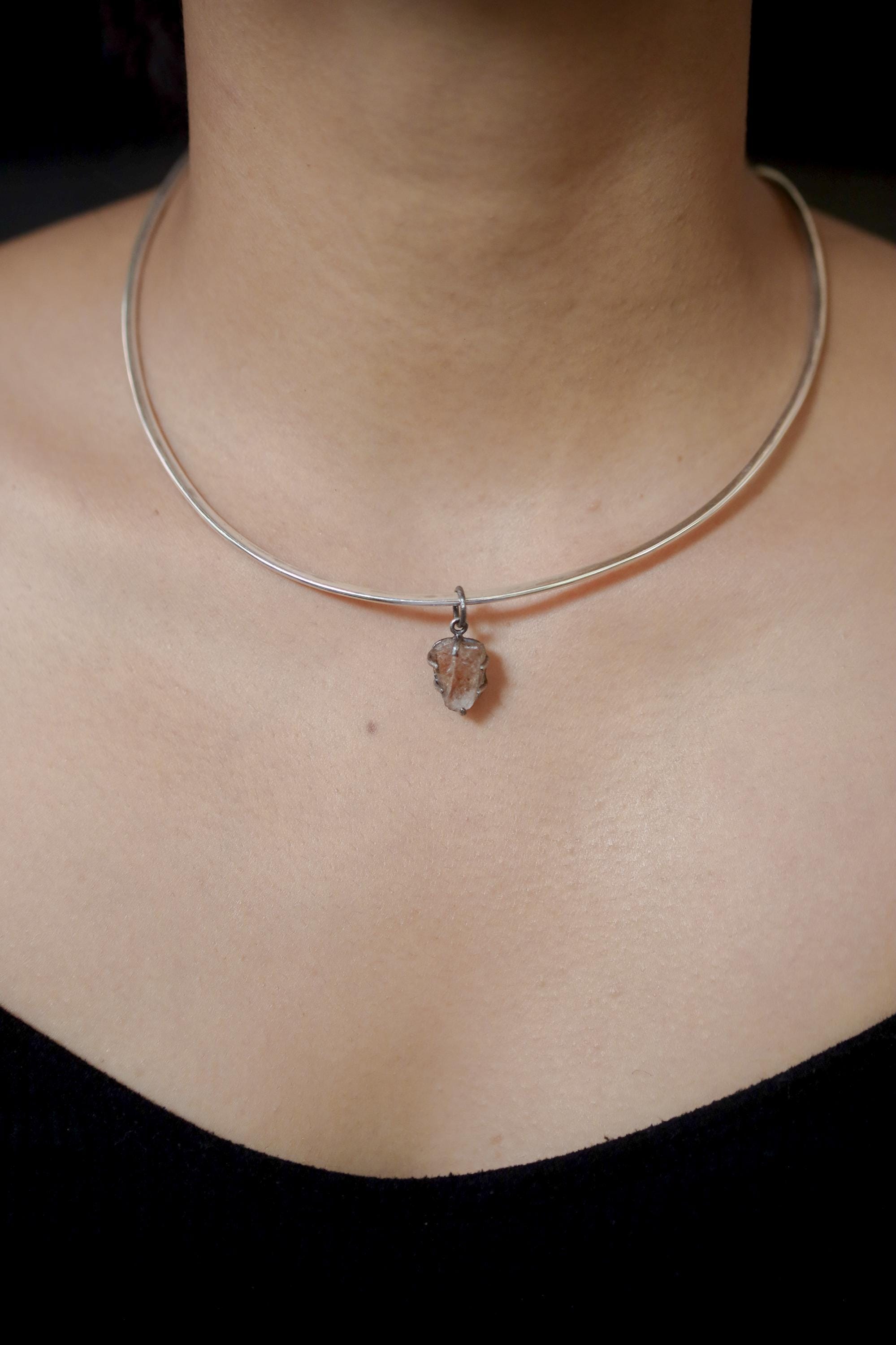 Facet Grad Raw Sunstone Pendant 925 Sterling Silver, Specimen Chunk, Hammer Textured, Oxidized, Claw Setting, Healing Jewelry Gift