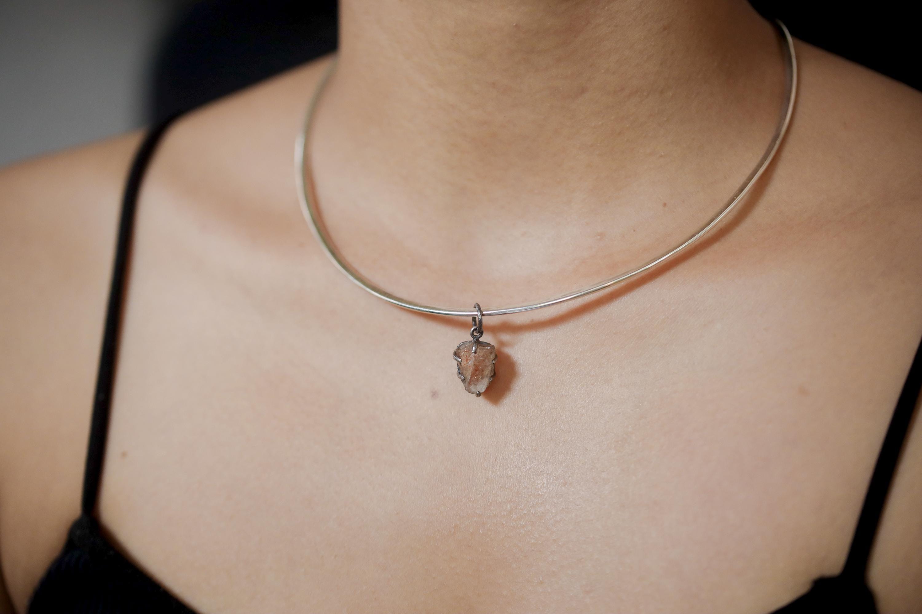 Facet Grad Raw Sunstone Pendant 925 Sterling Silver, Specimen Chunk, Hammer Textured, Oxidized, Claw Setting, Healing Jewelry Gift