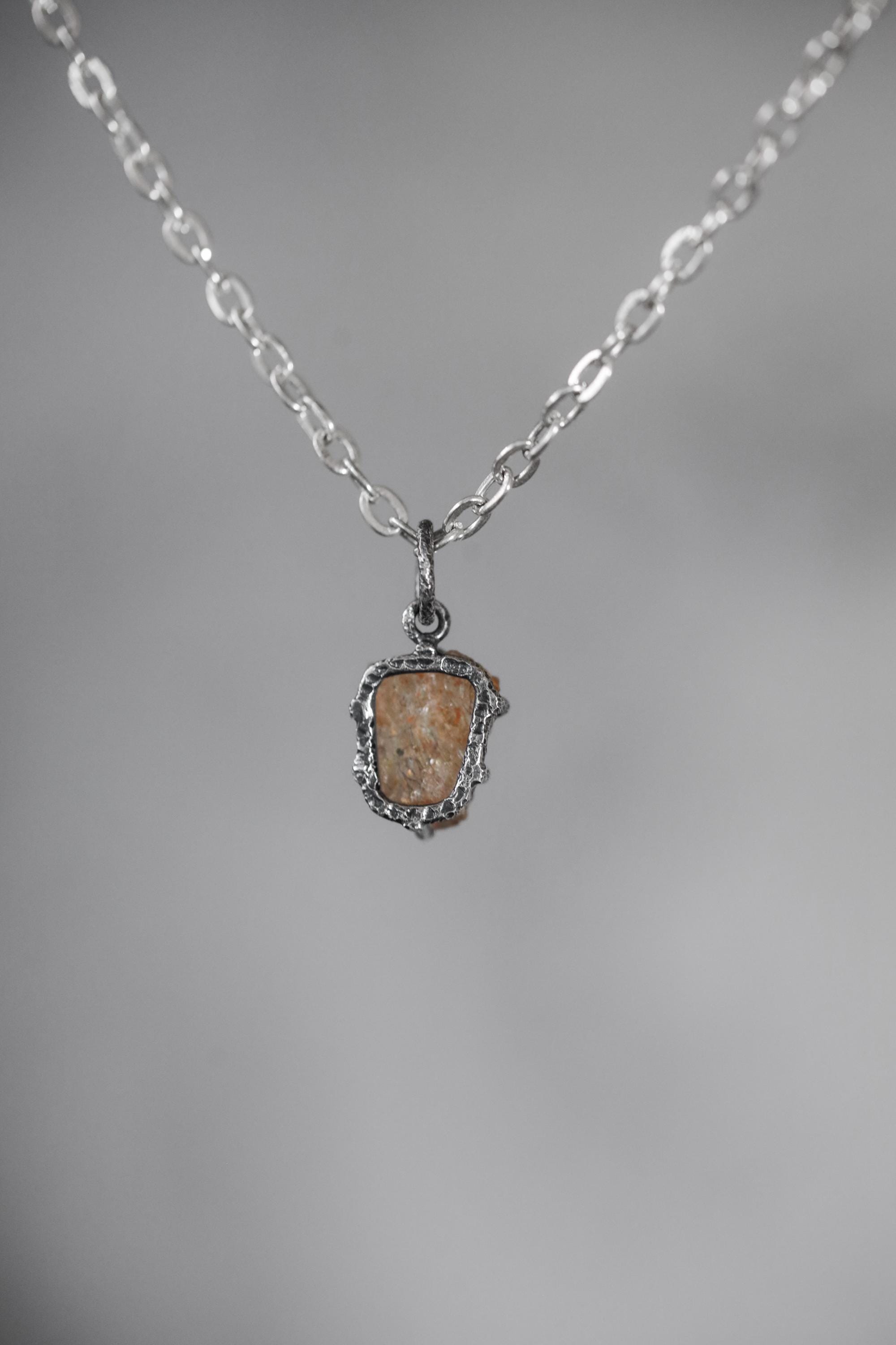 Facet Grad Raw Sunstone Pendant 925 Sterling Silver, Specimen Chunk, Hammer Textured, Oxidized, Claw Setting, Healing Jewelry Gift