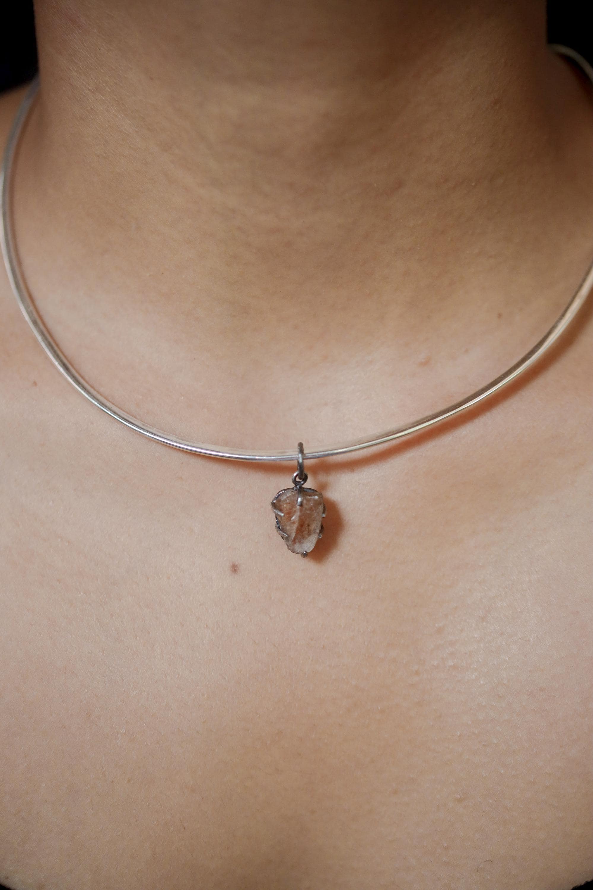 Facet Grad Raw Sunstone Pendant 925 Sterling Silver, Specimen Chunk, Hammer Textured, Oxidized, Claw Setting, Healing Jewelry Gift