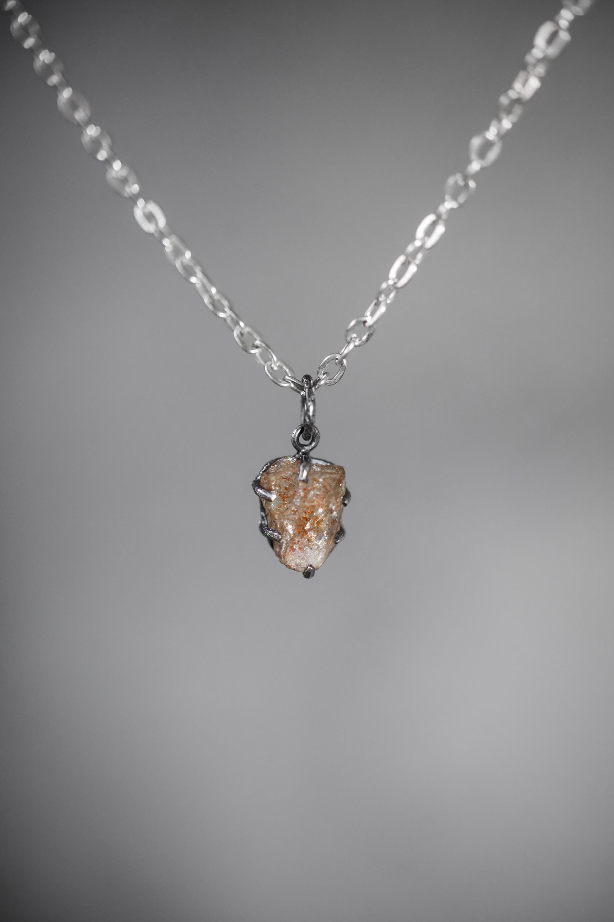 Facet Grad Raw Sunstone Pendant 925 Sterling Silver, Specimen Chunk, Hammer Textured, Oxidized, Claw Setting, Healing Jewelry Gift