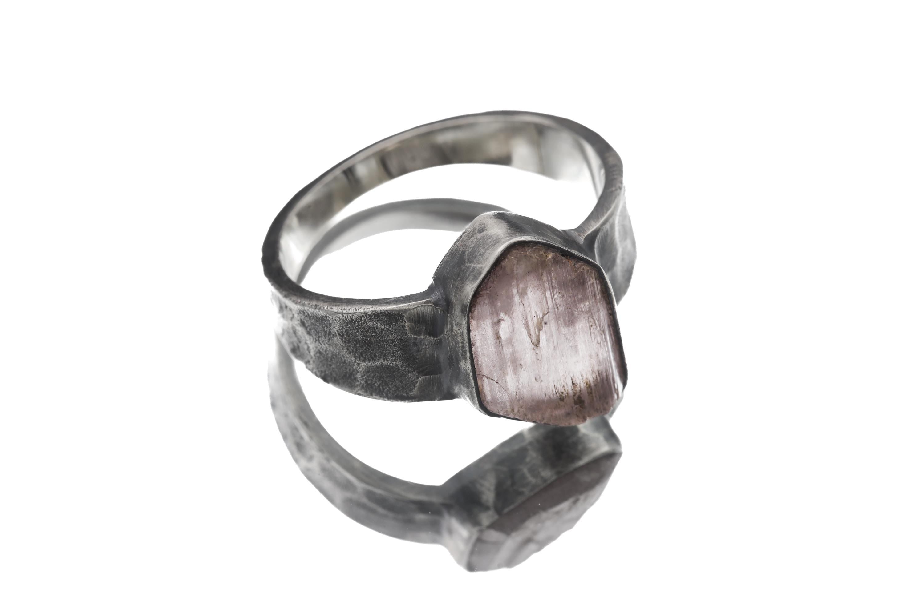 Raw Pink Kunzite Spodumene Specimen Ring 925 Silver Hammered Band High Grade Stone Heart Chakra Emotional Clarity Jewelry Christmas Gift