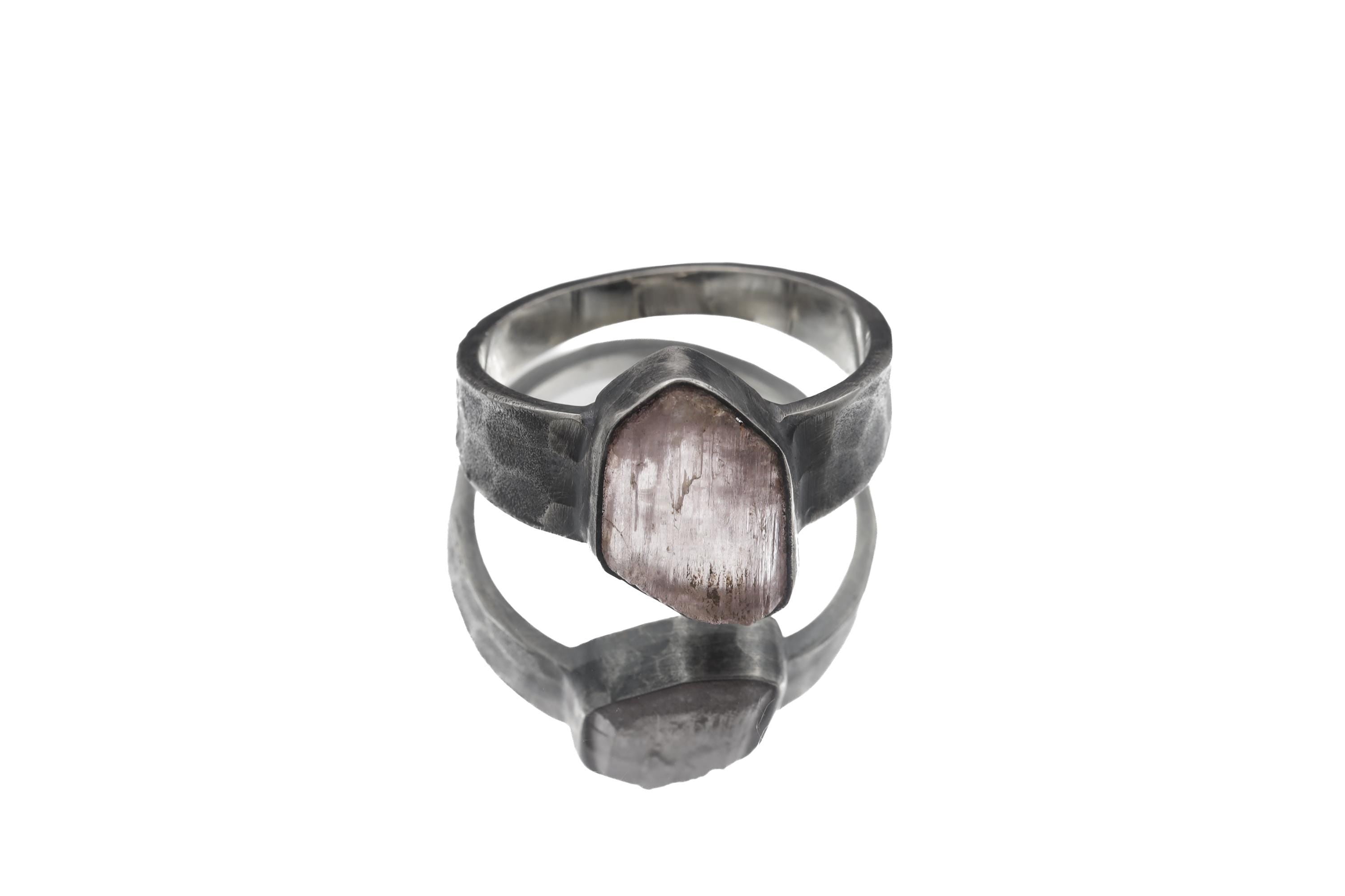 Raw Pink Kunzite Spodumene Specimen Ring 925 Silver Hammered Band High Grade Stone Heart Chakra Emotional Clarity Jewelry Christmas Gift