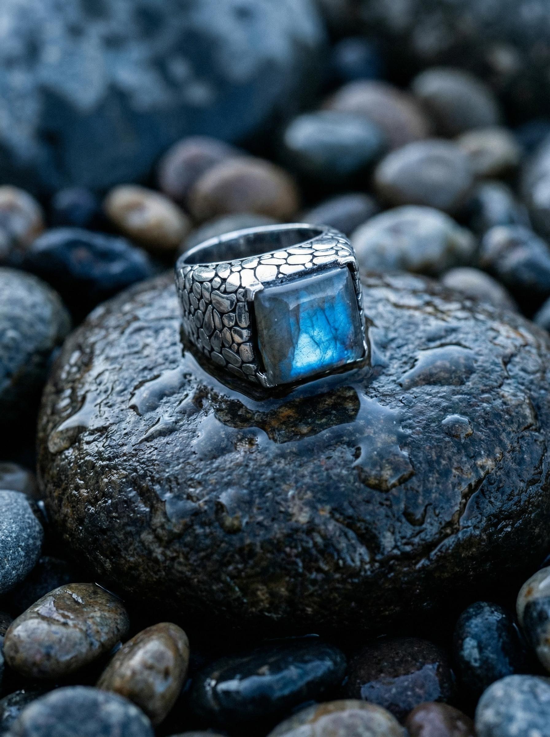 Square Labradorite Silver Ring 925 Oxidized Armadillo Scale Band Blue Flash Protection Jewelry Size 9 US