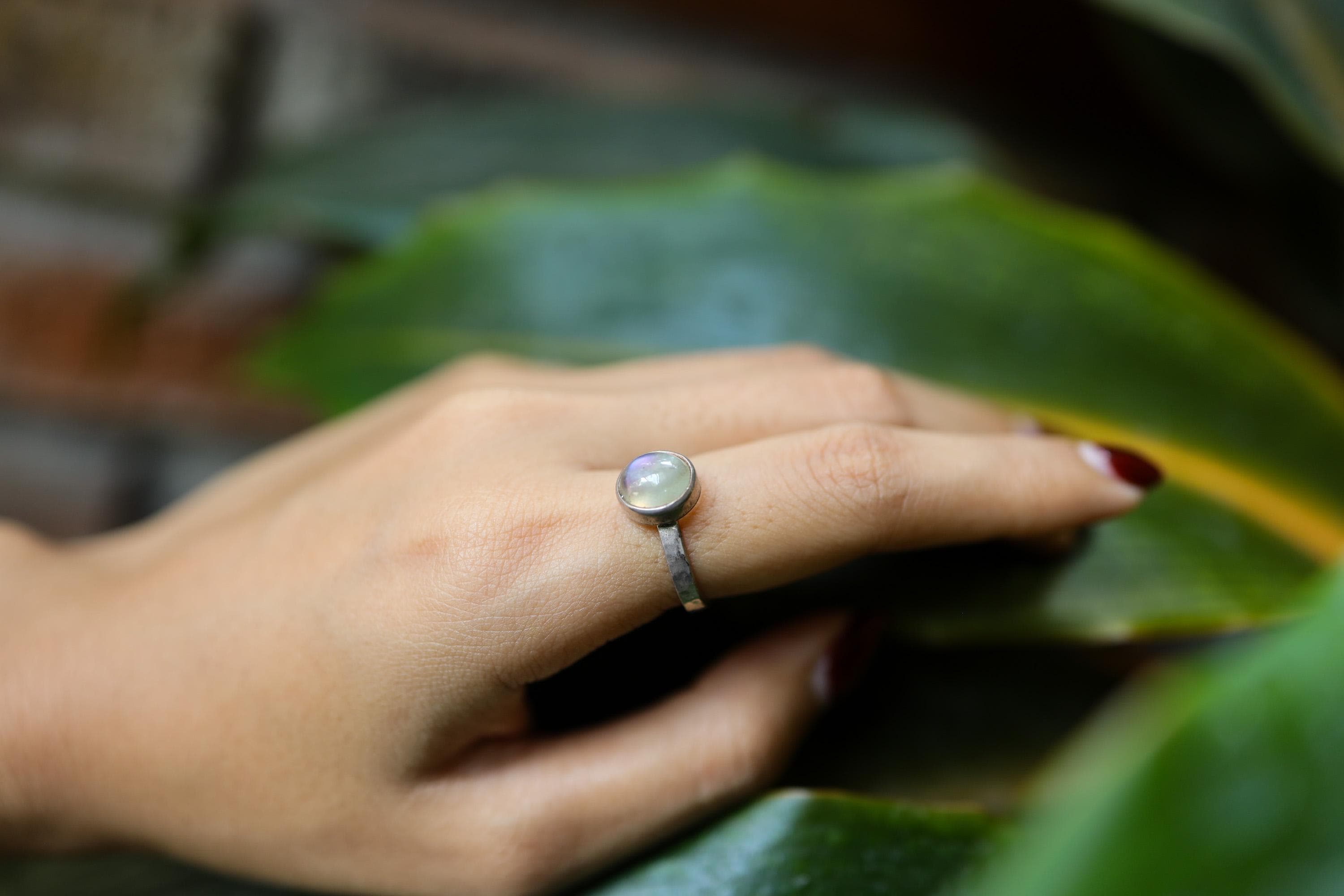 Round Purple Labradorite - Fine 925 Sterling Silver Ring - Hammered Textured - Size US 5 6