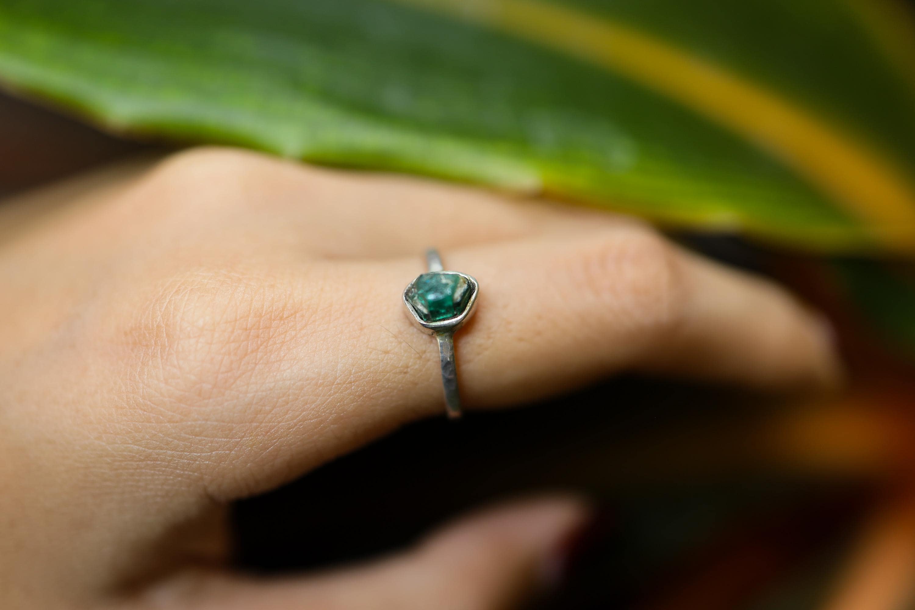 Gemmy Australian Fossicked rough Emerald - Stack Crystal Ring - Size 6 US - 925 Sterling Silver - Thin Band Hammer Textured
