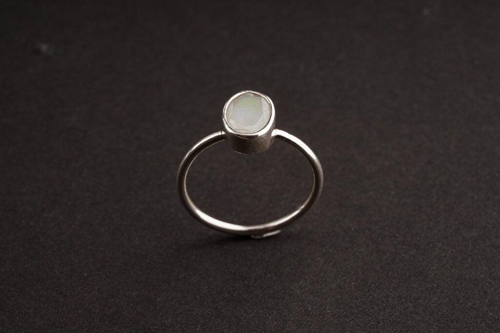 Faceted Ethiopian Opal   - Fine 925 Sterling Silver Round Ring Band  - Size US 5