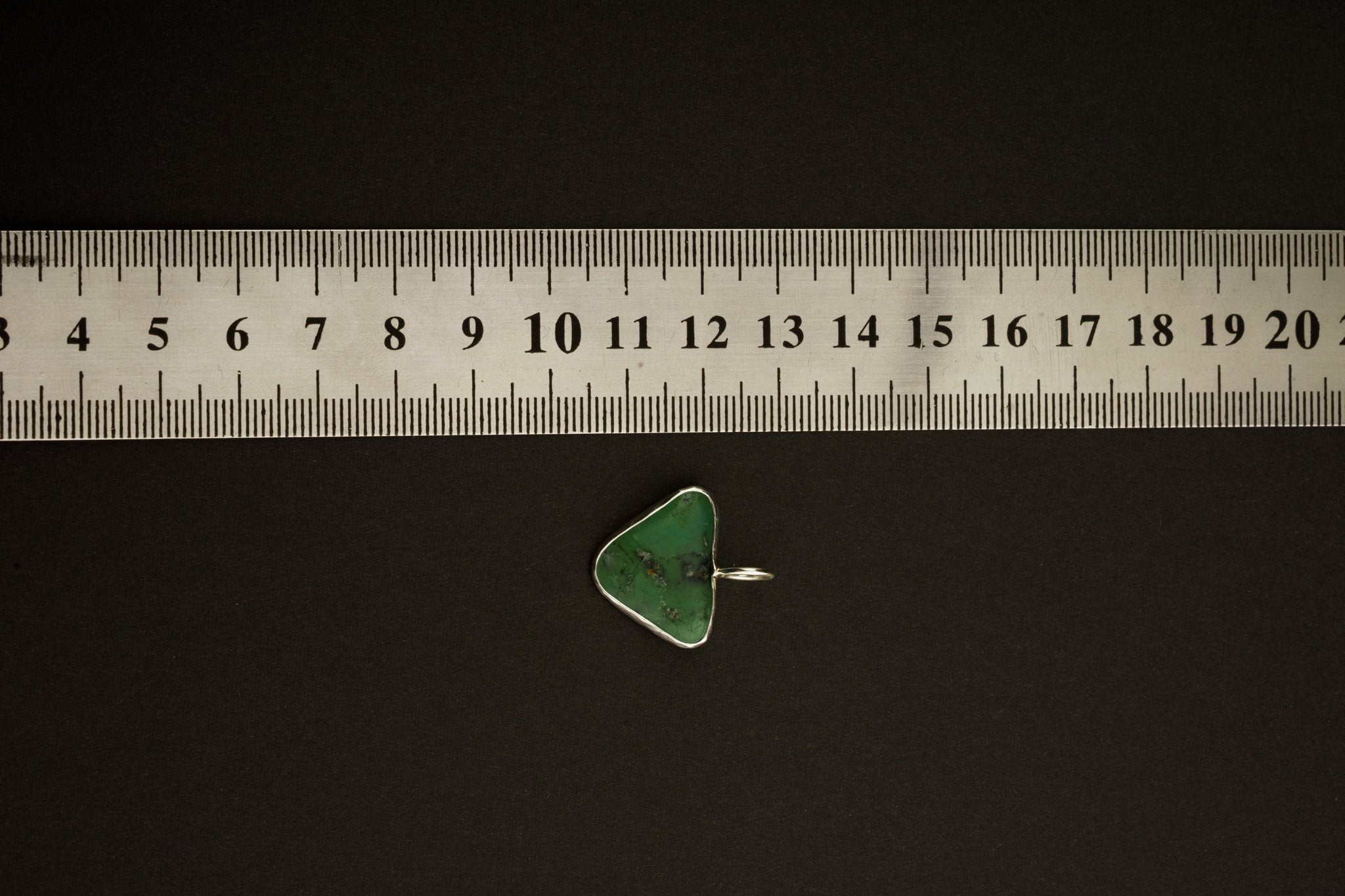 Gemmy Australian Chrysoprase - Old Find - 925 Sterling Silver - Special Hammered Bezel Setting - Crystal Pendant Necklace