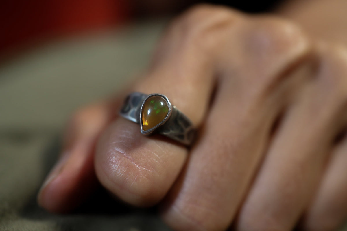 Beautiful High grade super fiery Ethiopian Opal - Solid 925 Sterling Silver Ring - Hammer Textured & Oxidised No.