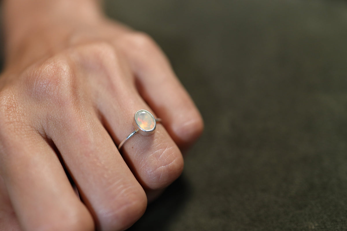 Faceted Ethiopian Opal   - Fine 925 Sterling Silver Round Ring Band  - Size US 5