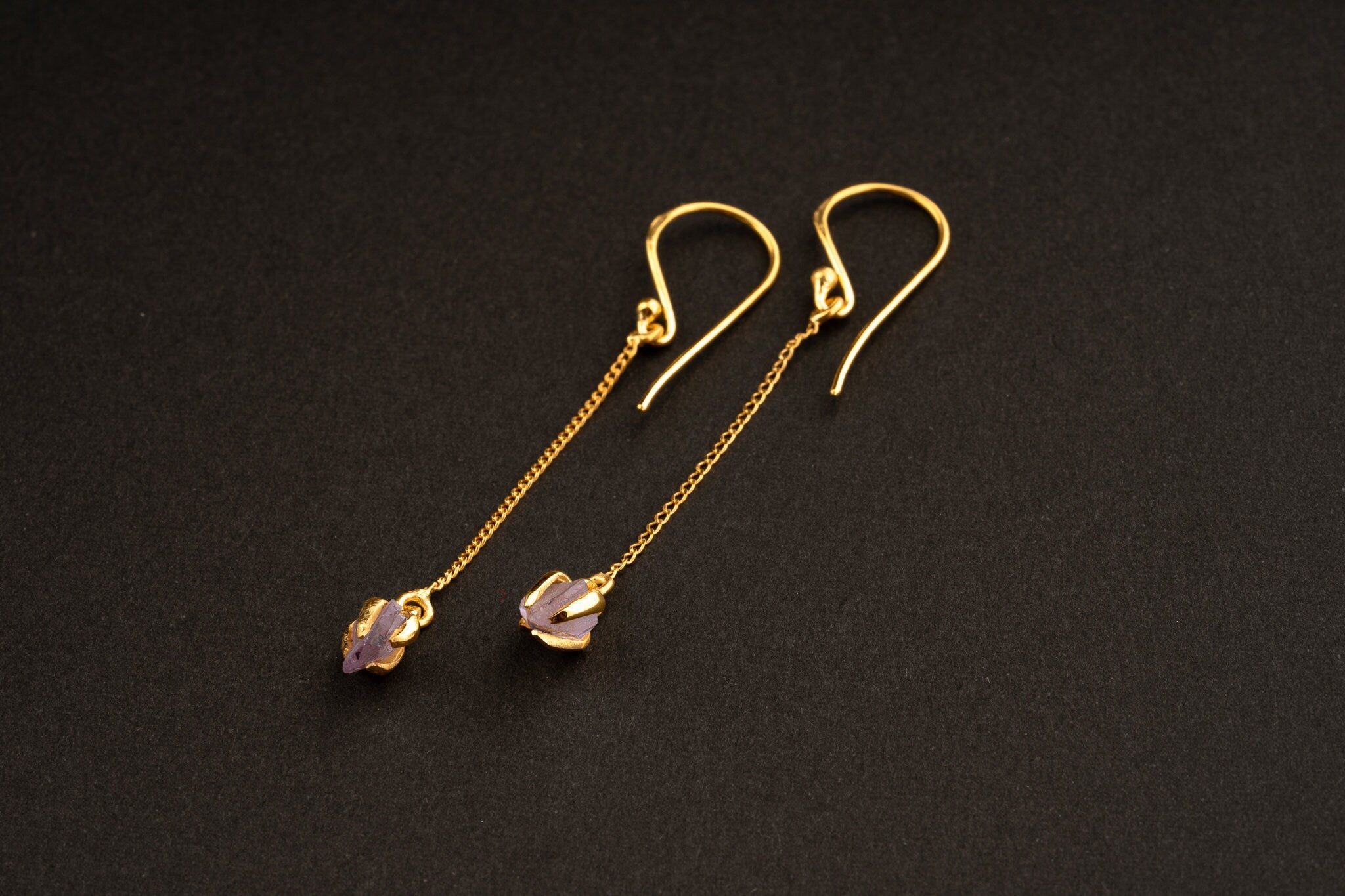 Raw deep purple Amethyst gem - Gold plated - Sterling Silver - Claw / Prong dangle hook crystal Earring