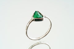 Gemmy Australian Fossicked rough Emerald - Stack Crystal Ring - Size 5 1/2 US - 925 Sterling Silver - Thin Band Hammer Textured