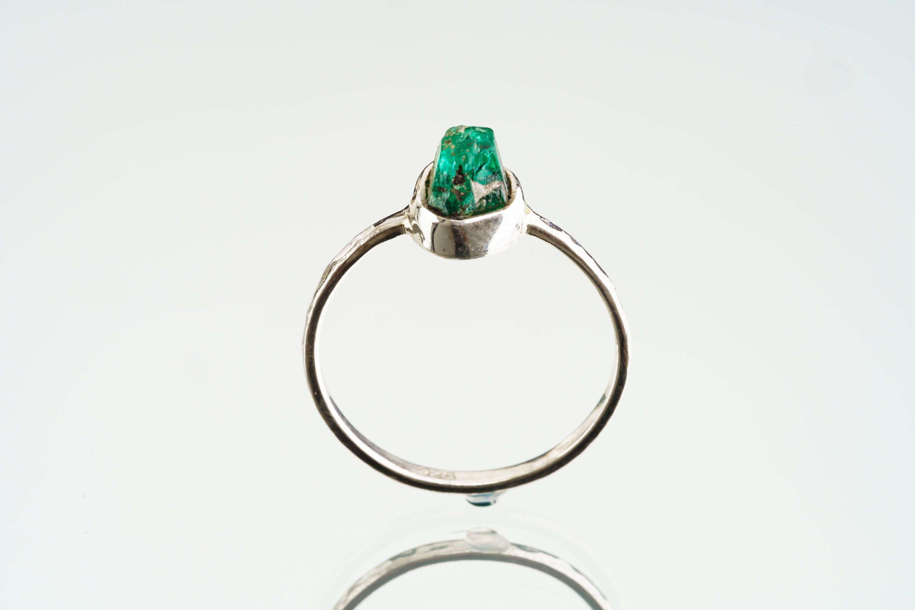 Gemmy Australian Fossicked rough Emerald - Stack Crystal Ring - Size 6 US - 925 Sterling Silver - Thin Band Hammer Textured