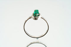 Gemmy Australian Fossicked rough Emerald - Stack Crystal Ring - Size 6 US - 925 Sterling Silver - Thin Band Hammer Textured