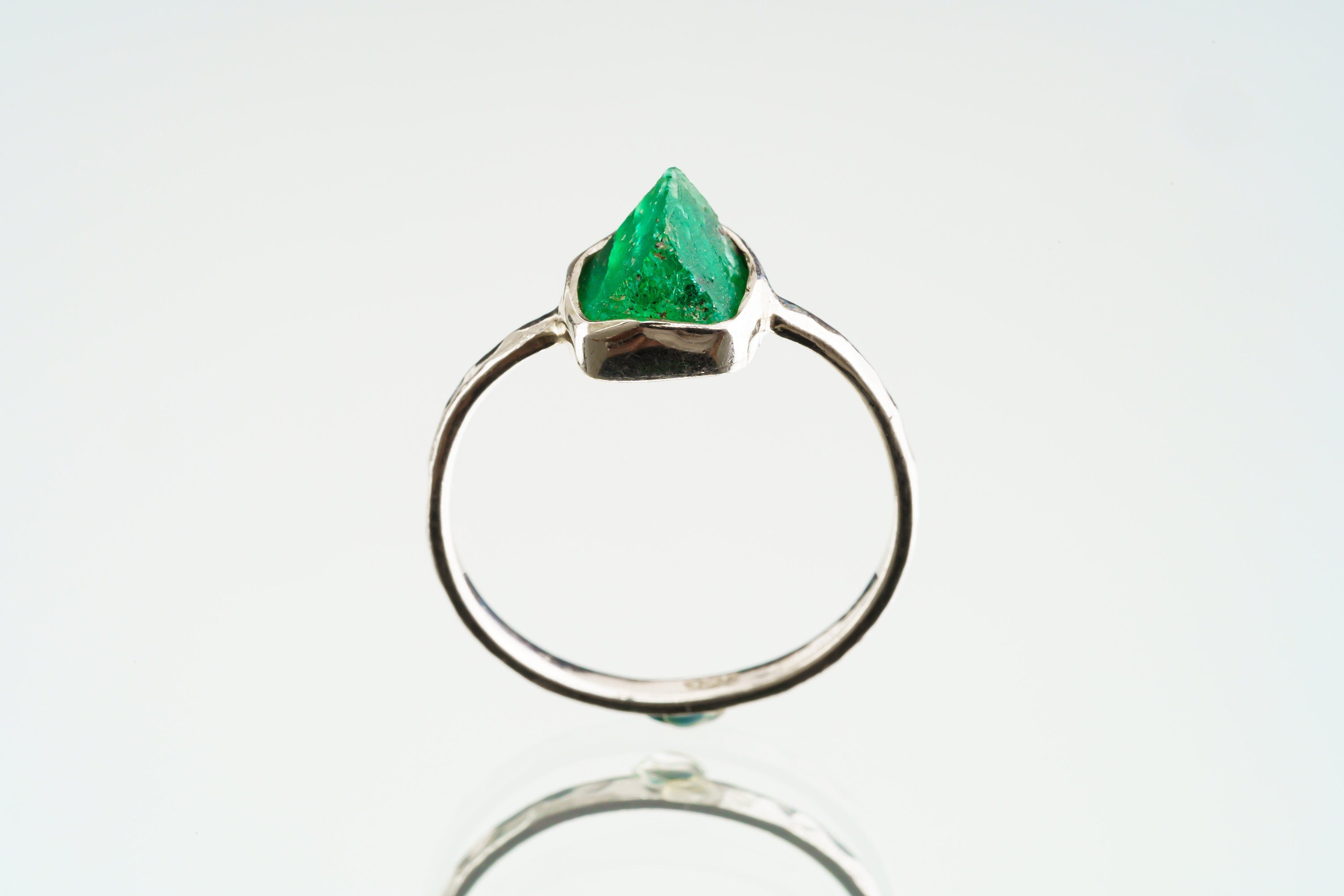 Gemmy Australian Fossicked rough Emerald - Stack Crystal Ring - Size 5 US - 925 Sterling Silver - Thin Band Hammer Textured