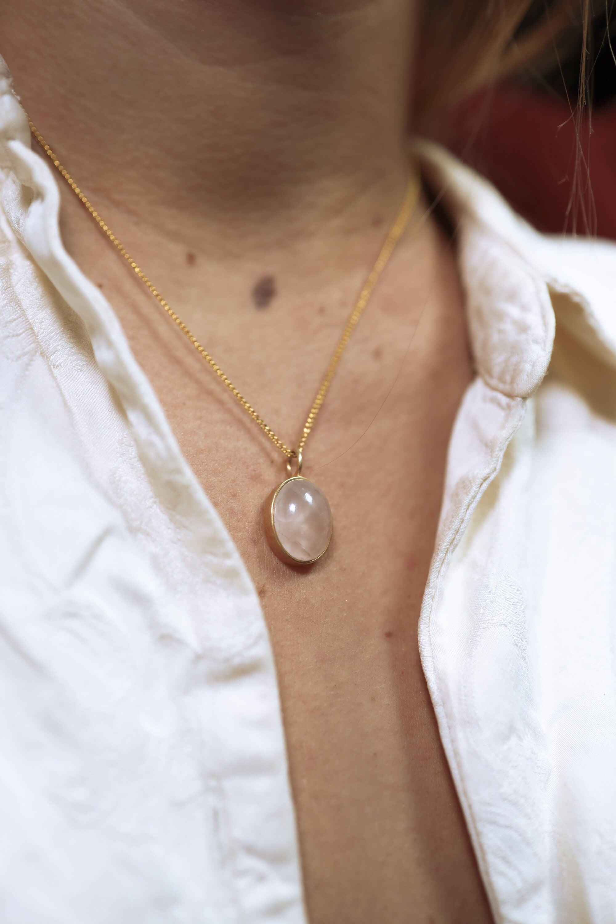 One AAA Oval Shaped Rose Quartz - Crystal Pendant Necklace - Gold Plated 925 Sterling Silver - Rustic hammer textured finish