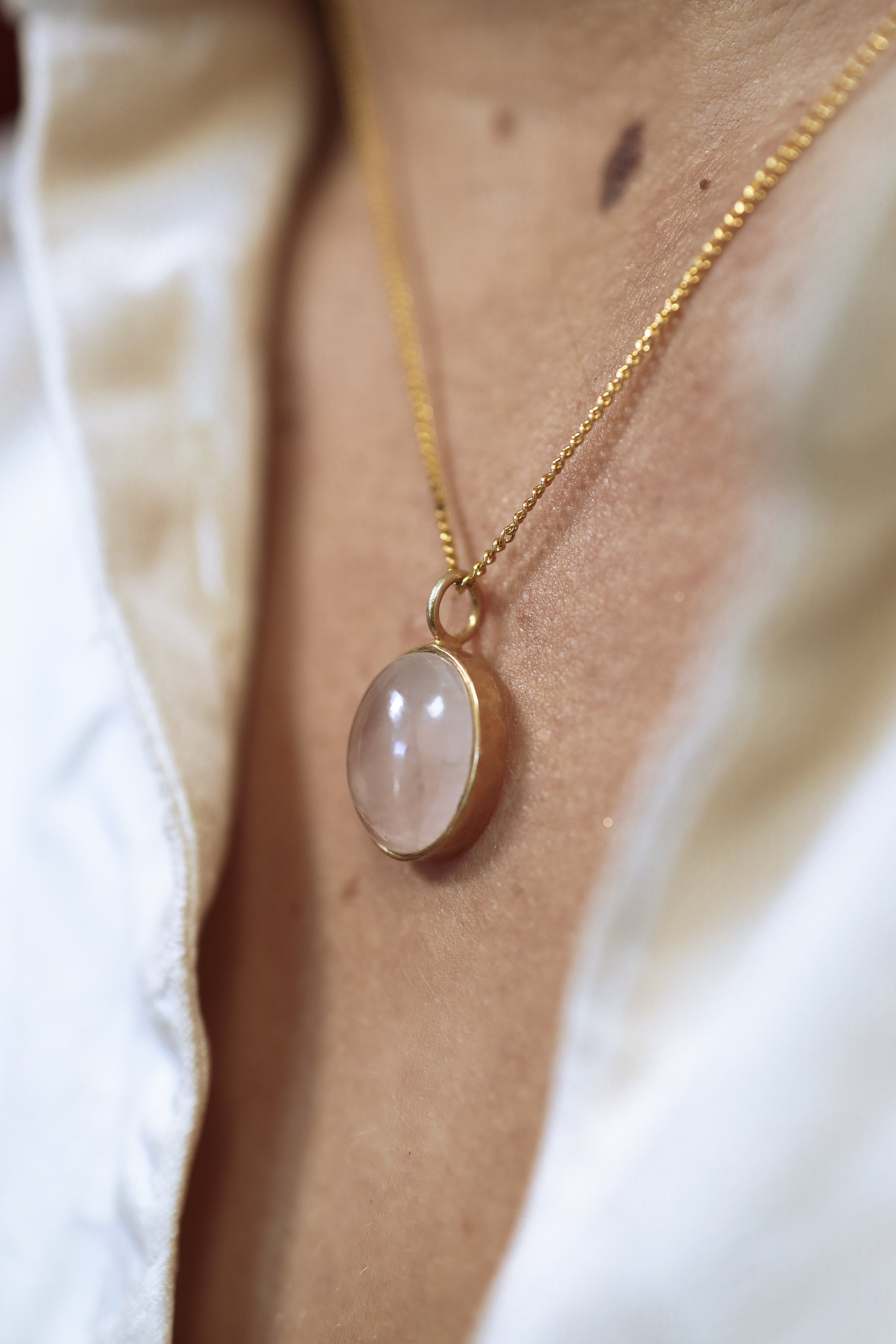 One AAA Oval Shaped Rose Quartz - Crystal Pendant Necklace - Gold Plated 925 Sterling Silver - Rustic hammer textured finish