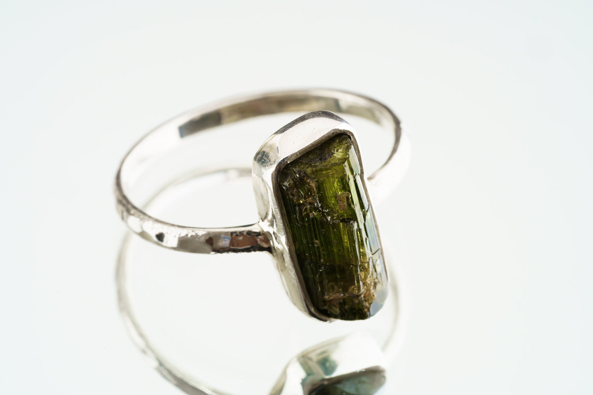 Green Tourmaline Stick - Stack Crystal Ring - Size 5 1/2 US - 925 Sterling Silver - Thin Band Hammer Textured