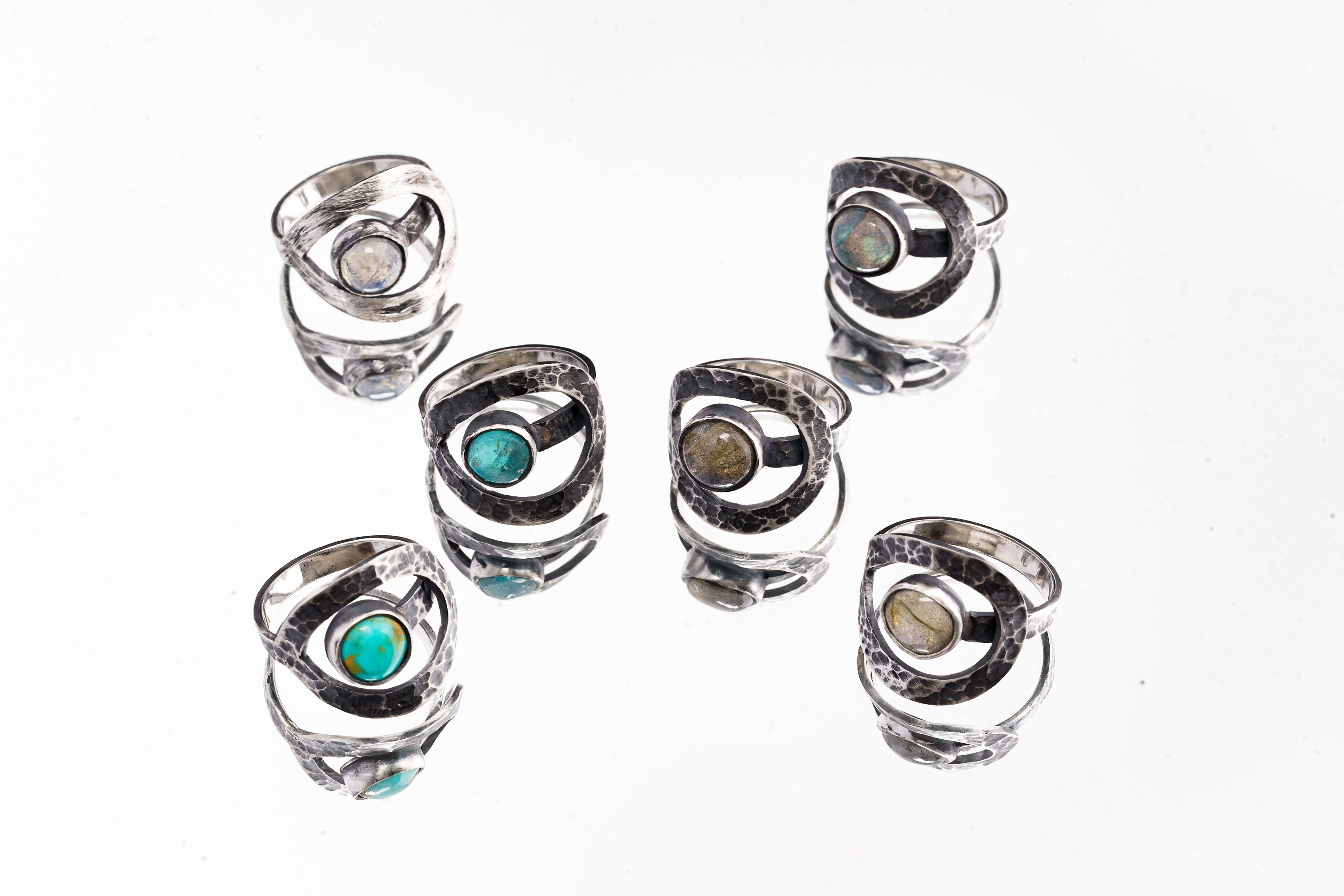 Round Rainbow Labradorite - 925 Sterling Silver - Heavy Set Adjustable Loop Ring - Hammer Textured - Size 5-9 US - NO/17