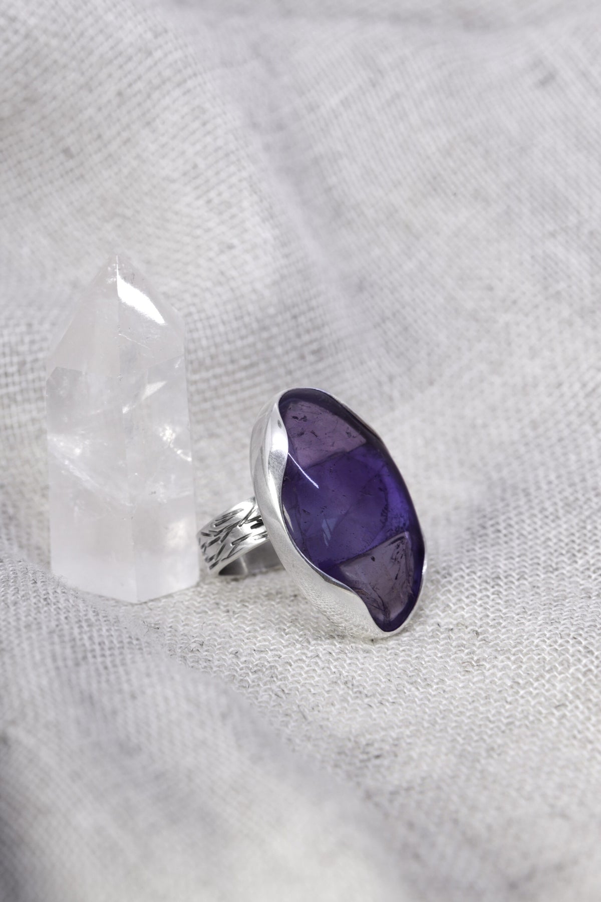 A Sturdy Veil of Elegance and Mystique: Adjustable Sterling Silver Ring with Amethyst Oval - Unisex - Size 5-12 US - NO/01
