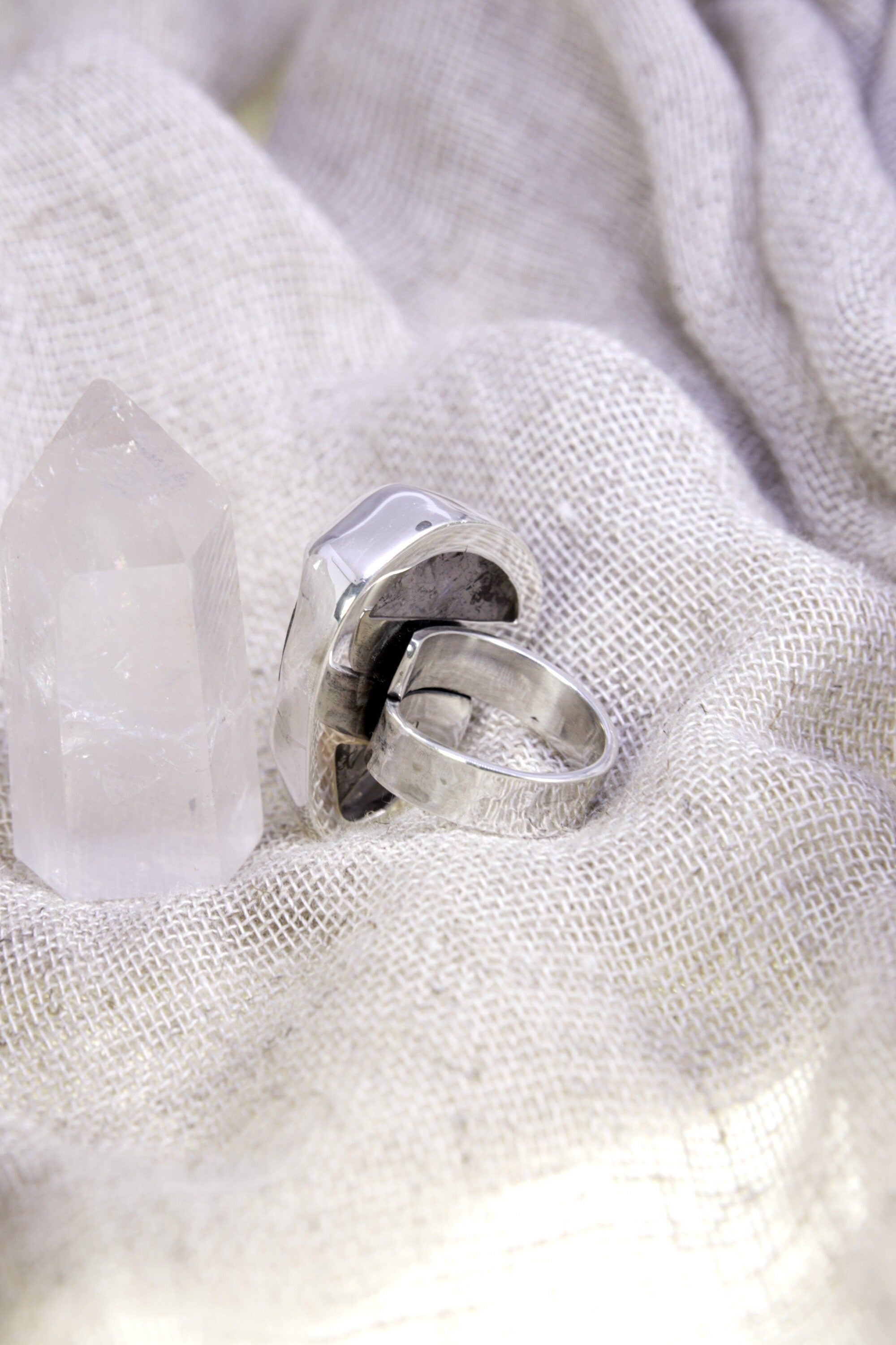 A Sturdy Embrace of Luxurious Luminosity: Adjustable Sterling Silver Ring with Green Amethyst - Unisex - Size 5-12 US
