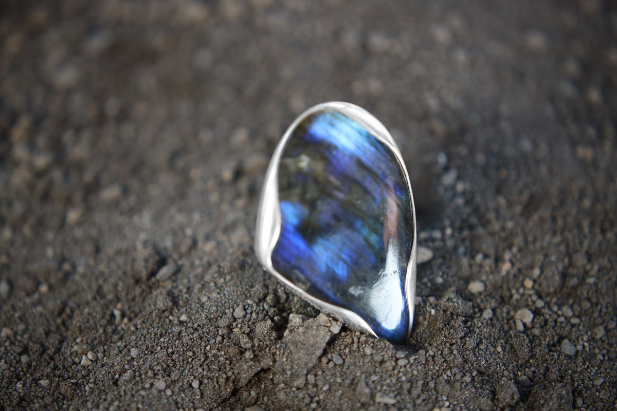 A Sturdy Embrace of Ancient Mystique: Adjustable Sterling Silver Ring with Tooth-Shaped Labradorite - Unisex - Size 5-12 US - NO/02